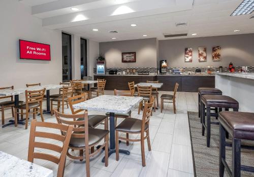 red roof inn gulfport biloxi airport