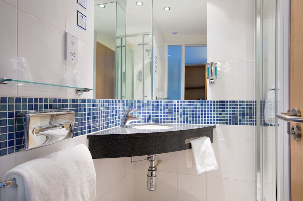 holiday inn express hamilton by ihg