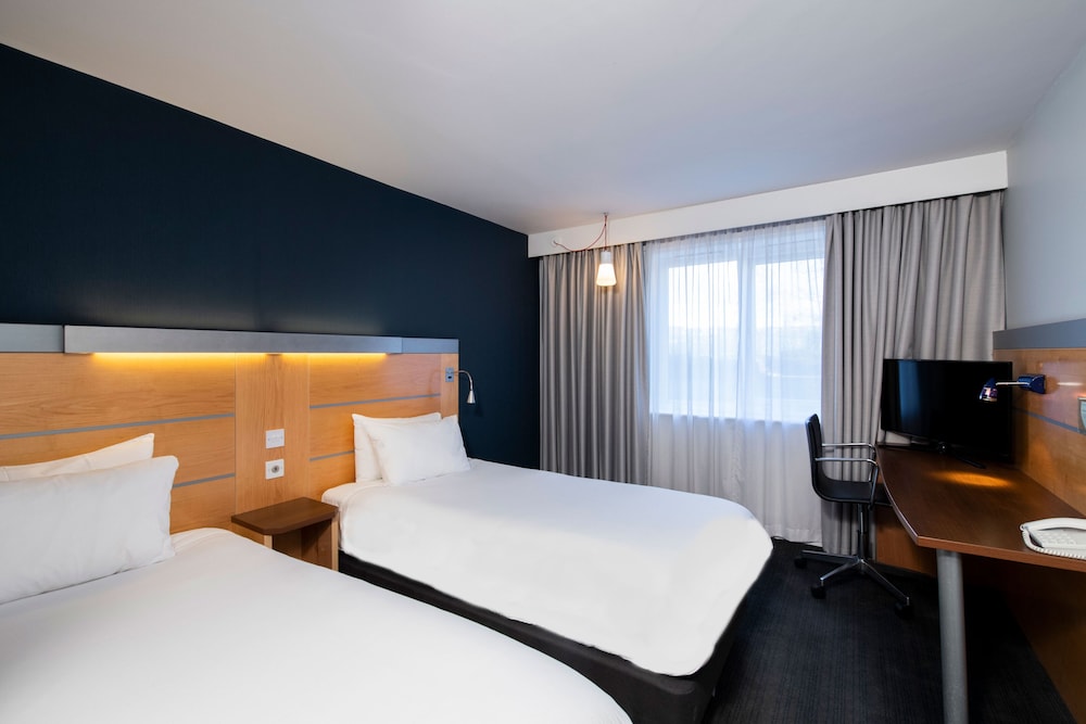 holiday inn express hamilton by ihg