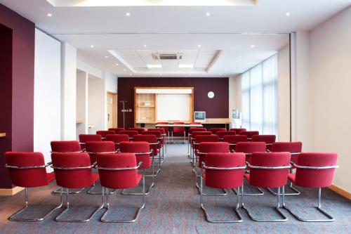 holiday inn express hamilton by ihg