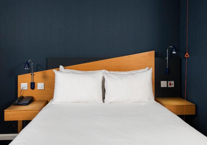 holiday inn express hamilton by ihg