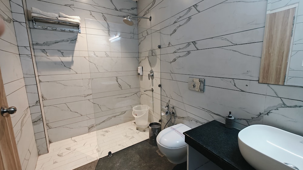 hotel luxurio by shree hari hotels