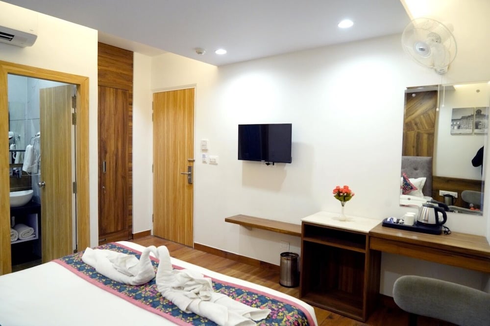 hotel luxurio by shree hari hotels