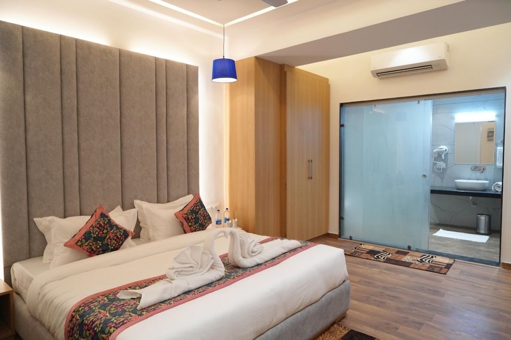 hotel luxurio by shree hari hotels