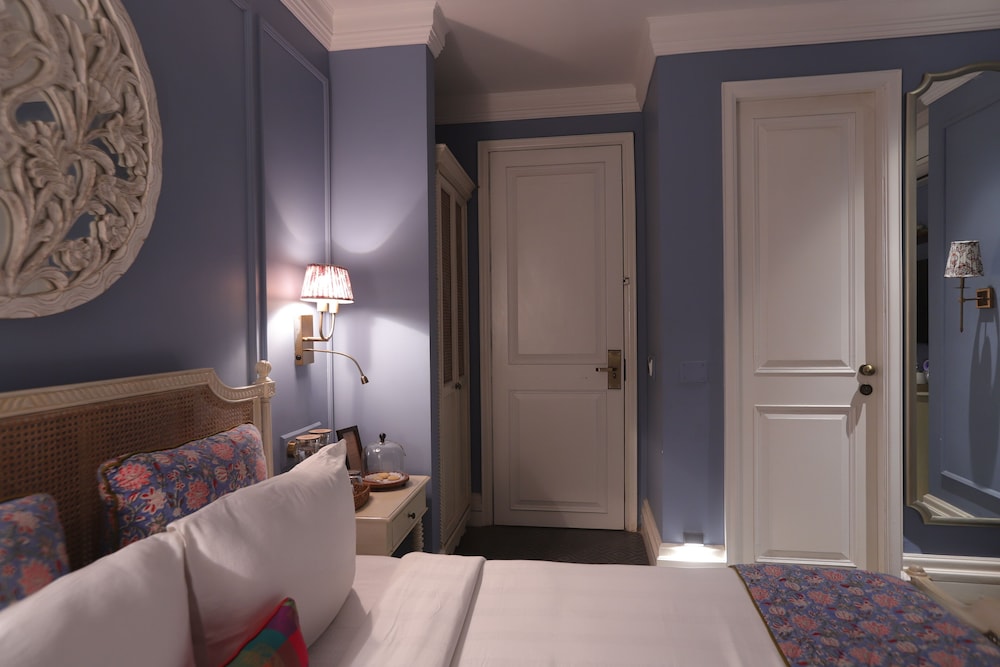 red thread calangute