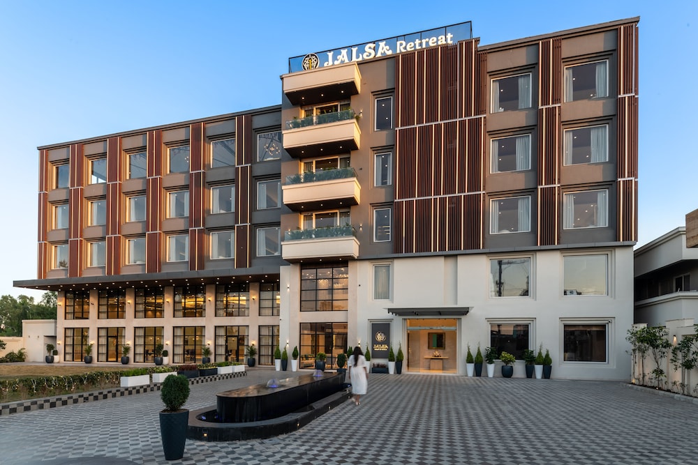 hotel jalsa retreat