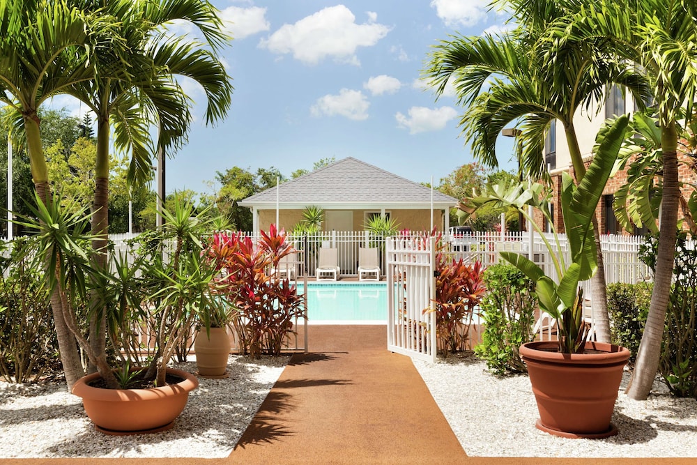 hampton inn and suites tarpon springs