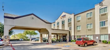 comfort suites the colony plano west