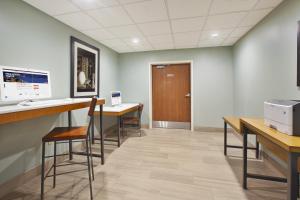 holiday inn express tiffin by ihg
