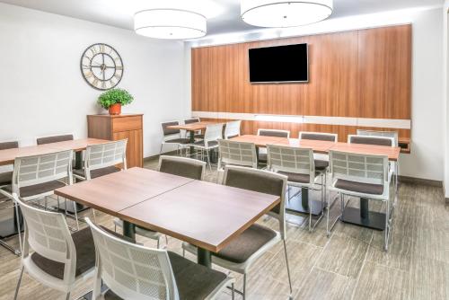 microtel inn by wyndham victor rochester