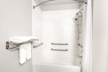 microtel inn by wyndham victor rochester