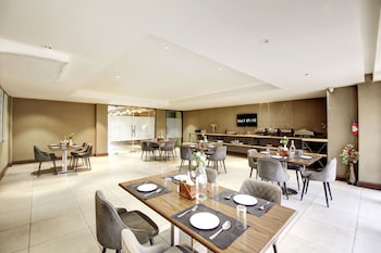 saltstayz le icon cyber hub