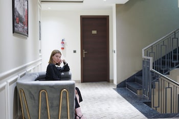 saltstayz le icon cyber hub