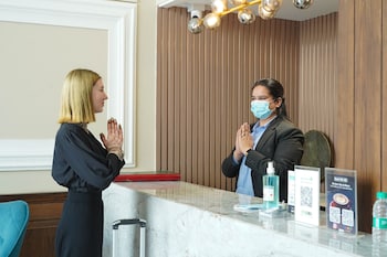 saltstayz le icon cyber hub