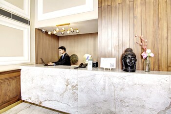 saltstayz le icon cyber hub