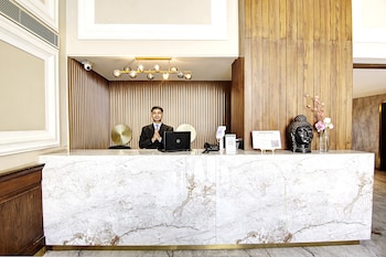 saltstayz le icon cyber hub