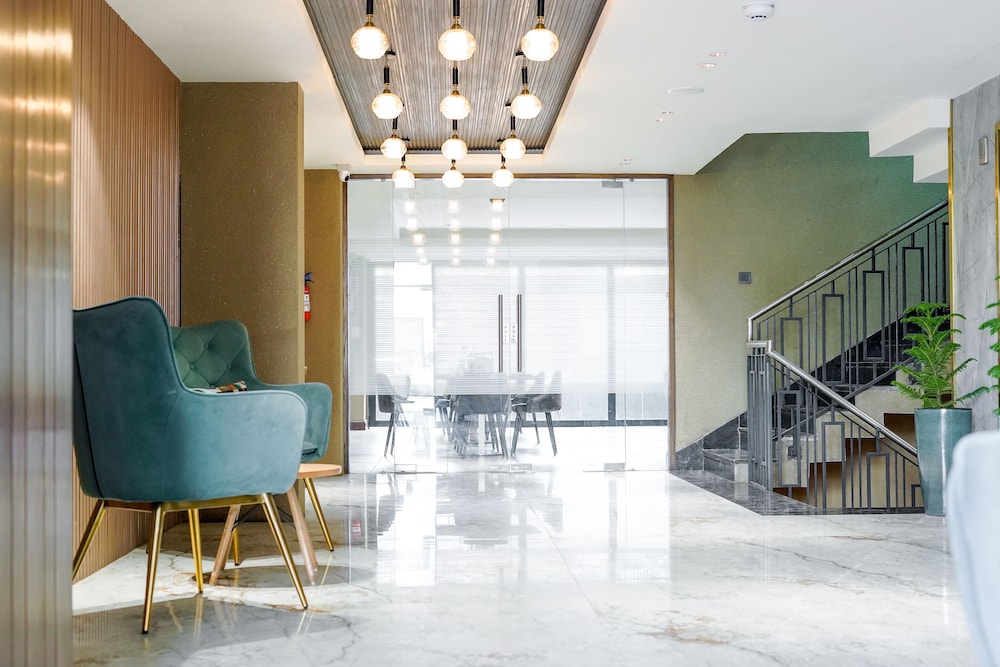 saltstayz le icon cyber hub