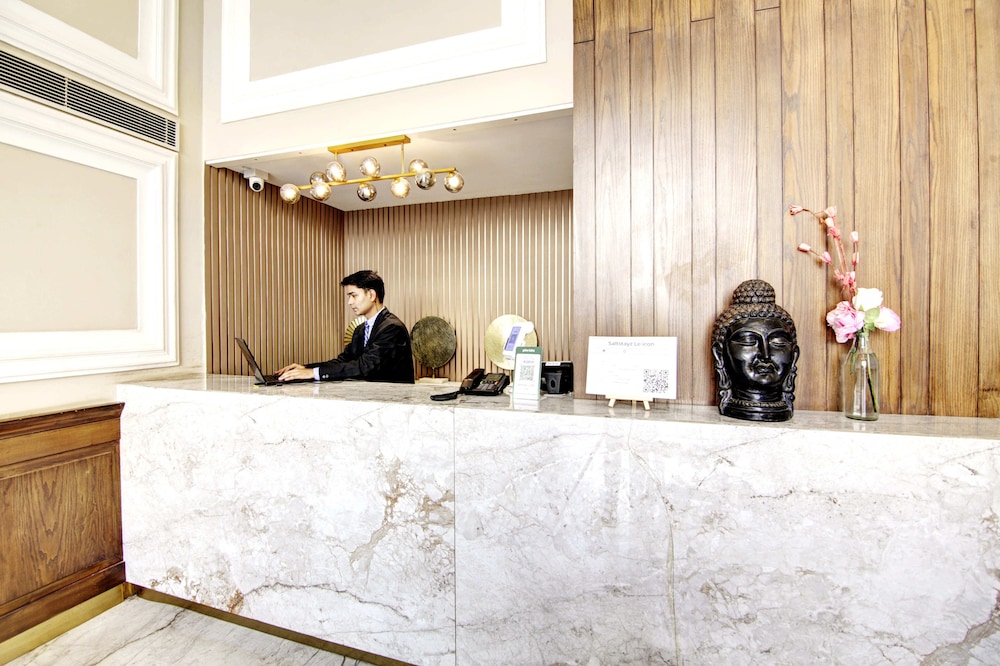 saltstayz le icon cyber hub