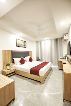 saltstayz le icon cyber hub