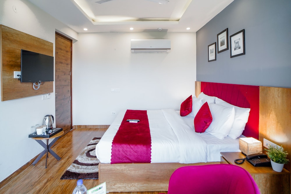 saltstayz le icon cyber hub