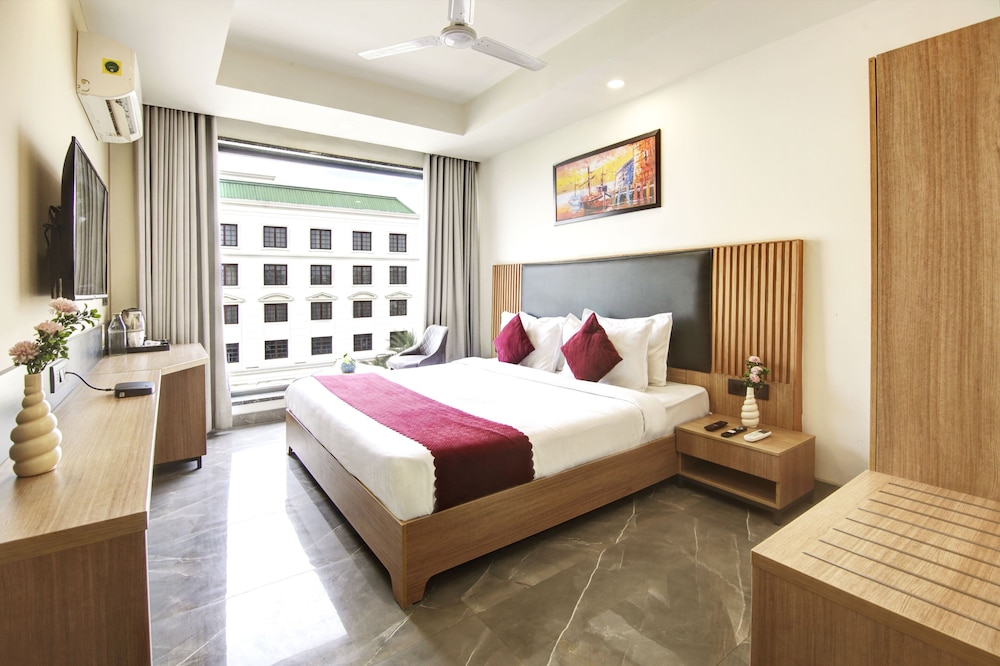 saltstayz le icon cyber hub