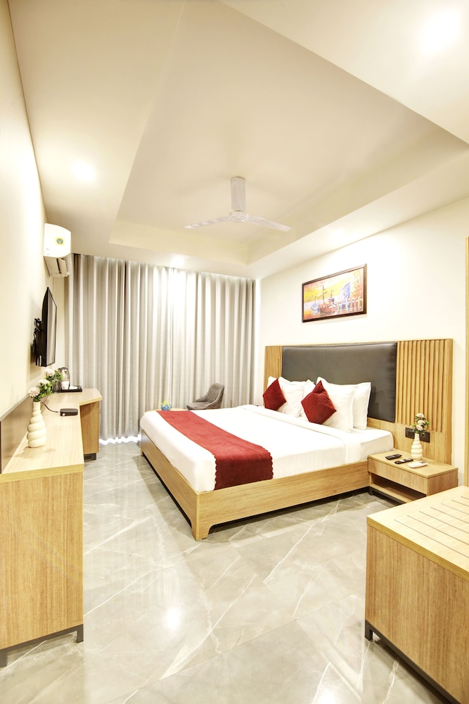 saltstayz le icon cyber hub