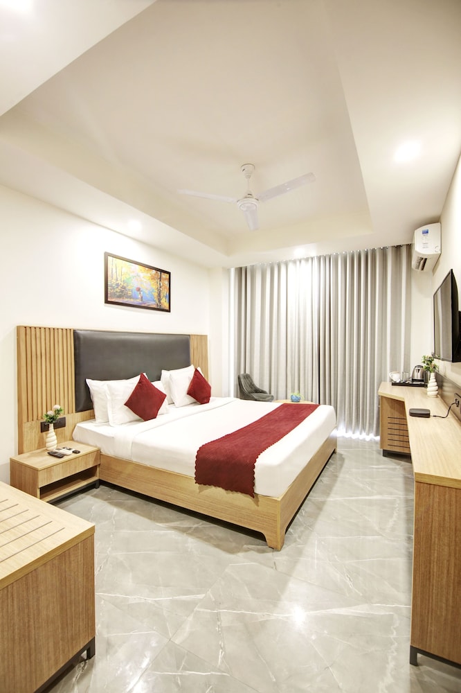 saltstayz le icon cyber hub