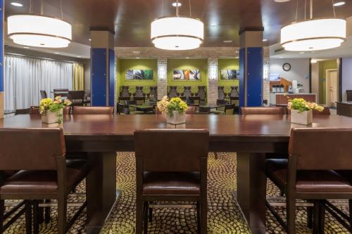 holiday inn express hotel and suites hays by ihg