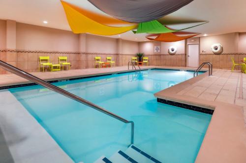 holiday inn express hotel and suites hays by ihg