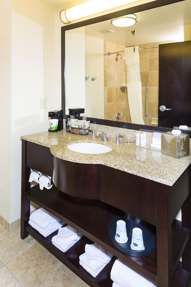 hampton inn and suites las vegas south