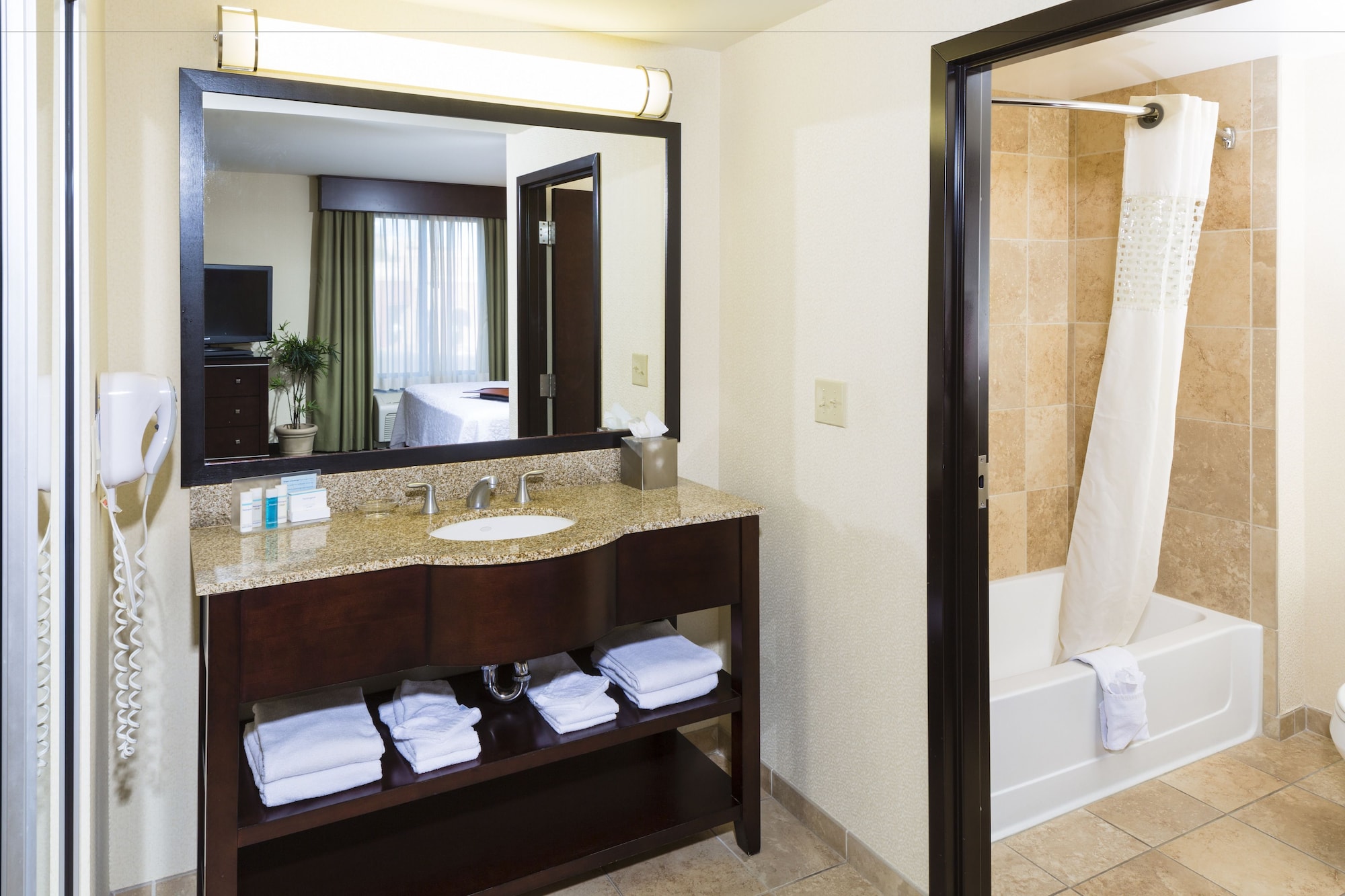 hampton inn and suites las vegas south