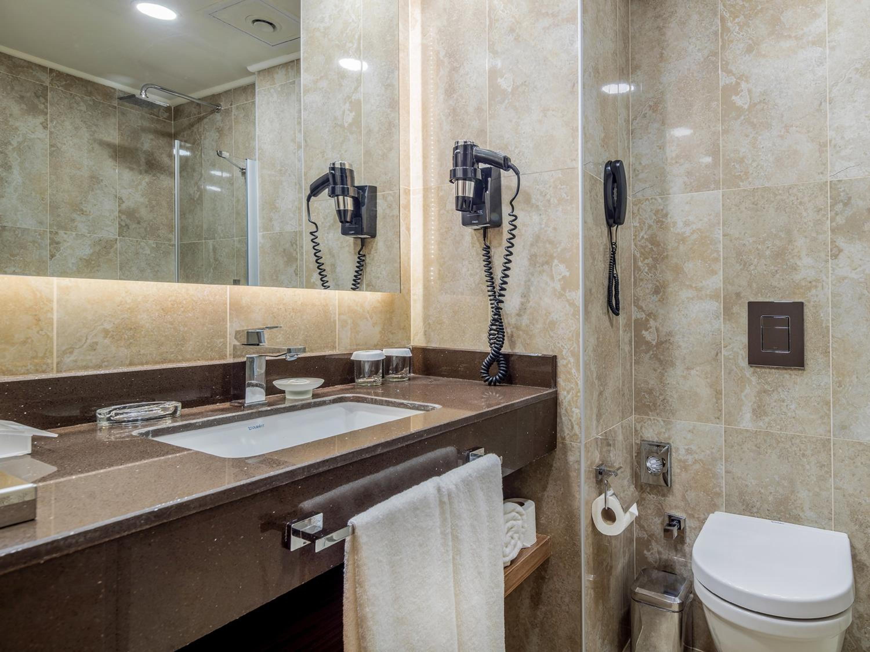 hampton inn and suites las vegas south