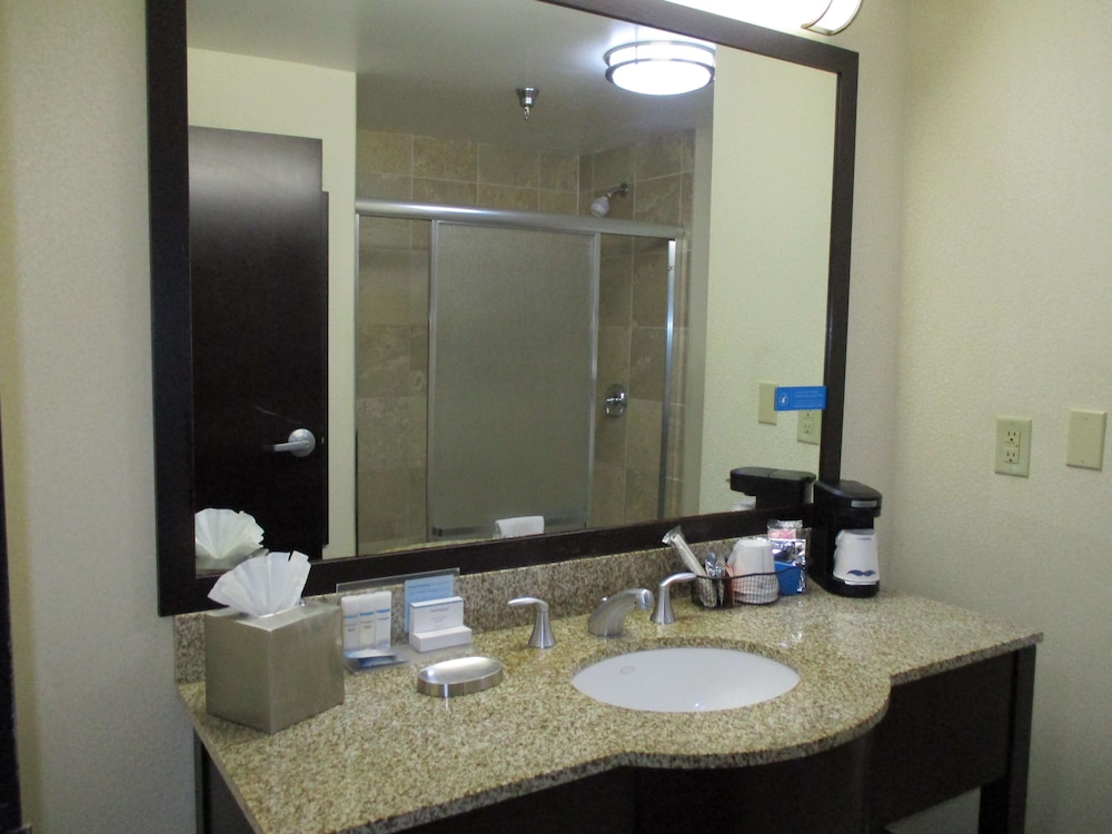 hampton inn and suites las vegas south