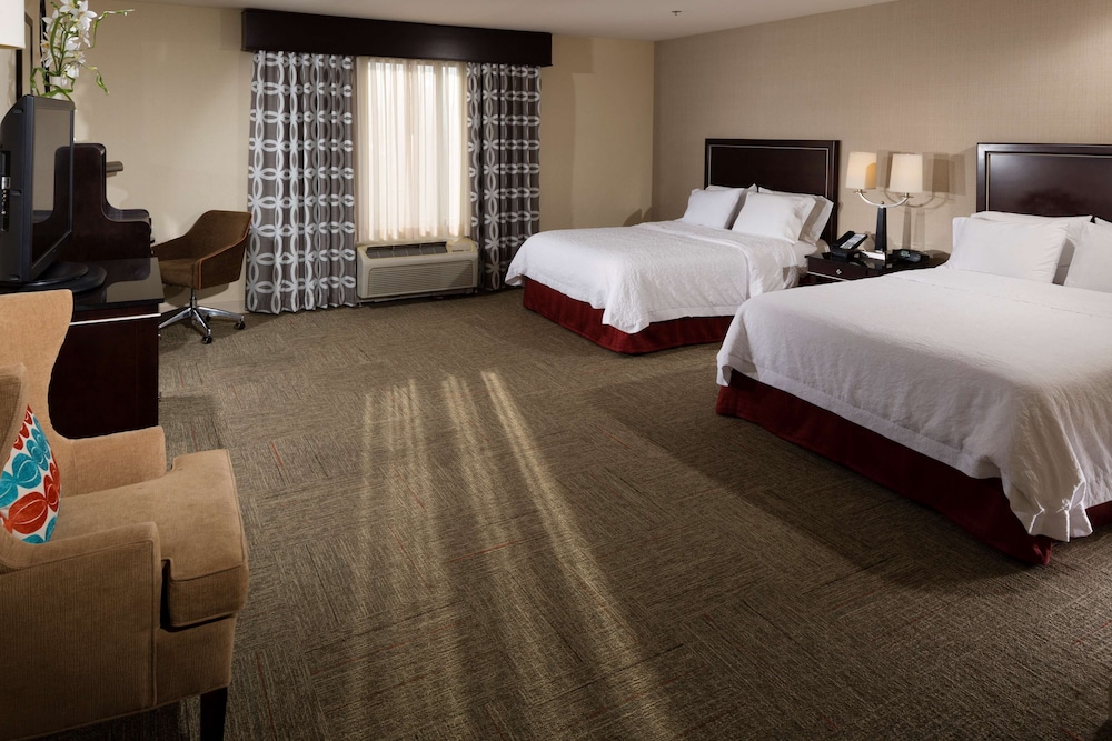 hampton inn and suites las vegas south