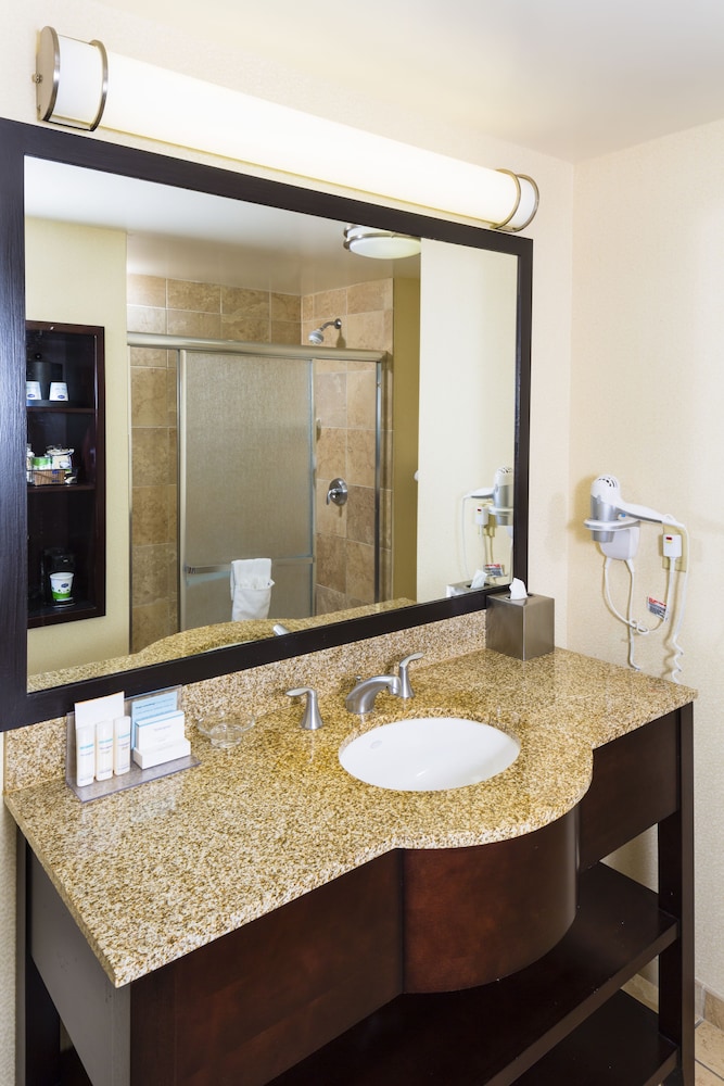 hampton inn and suites las vegas south