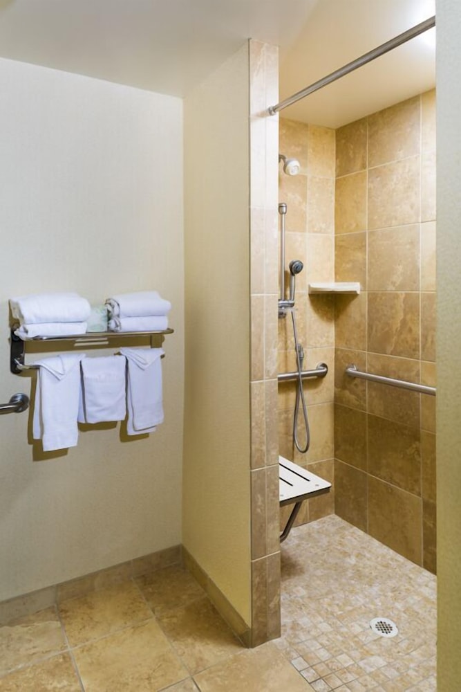 hampton inn and suites las vegas south