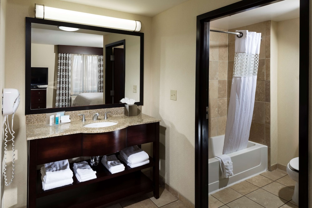 hampton inn and suites las vegas south