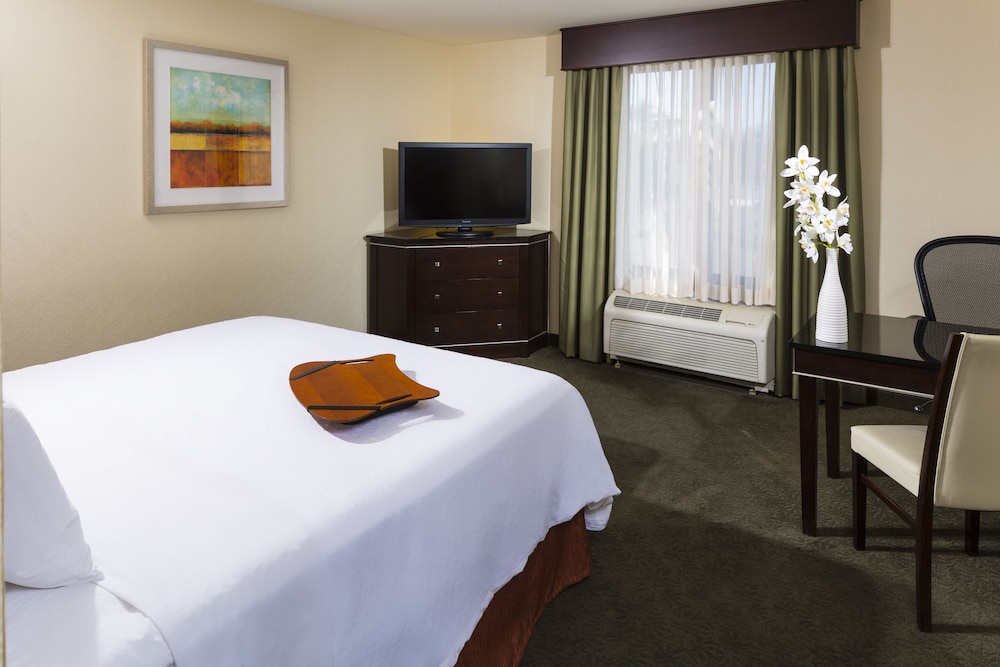 hampton inn and suites las vegas south