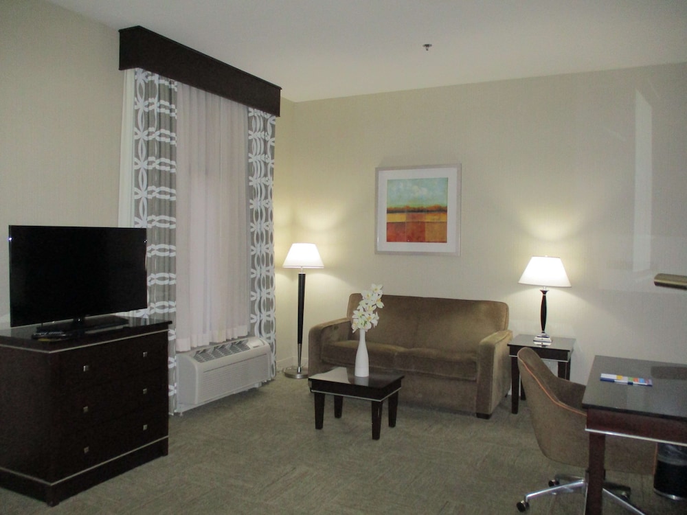 hampton inn and suites las vegas south