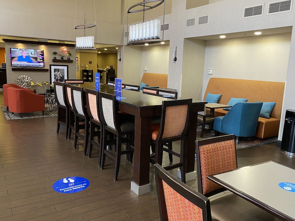 hampton inn and suites las vegas south