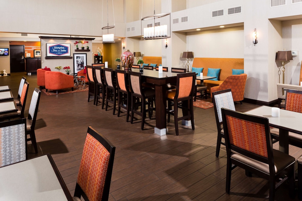 hampton inn and suites las vegas south
