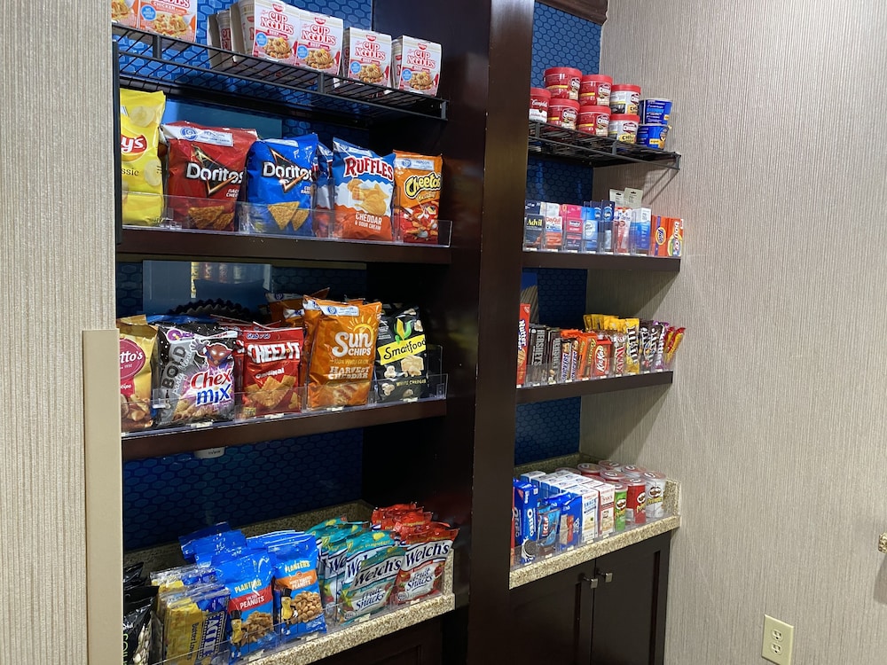 hampton inn and suites las vegas south
