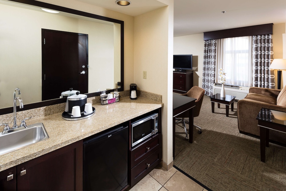 hampton inn and suites las vegas south