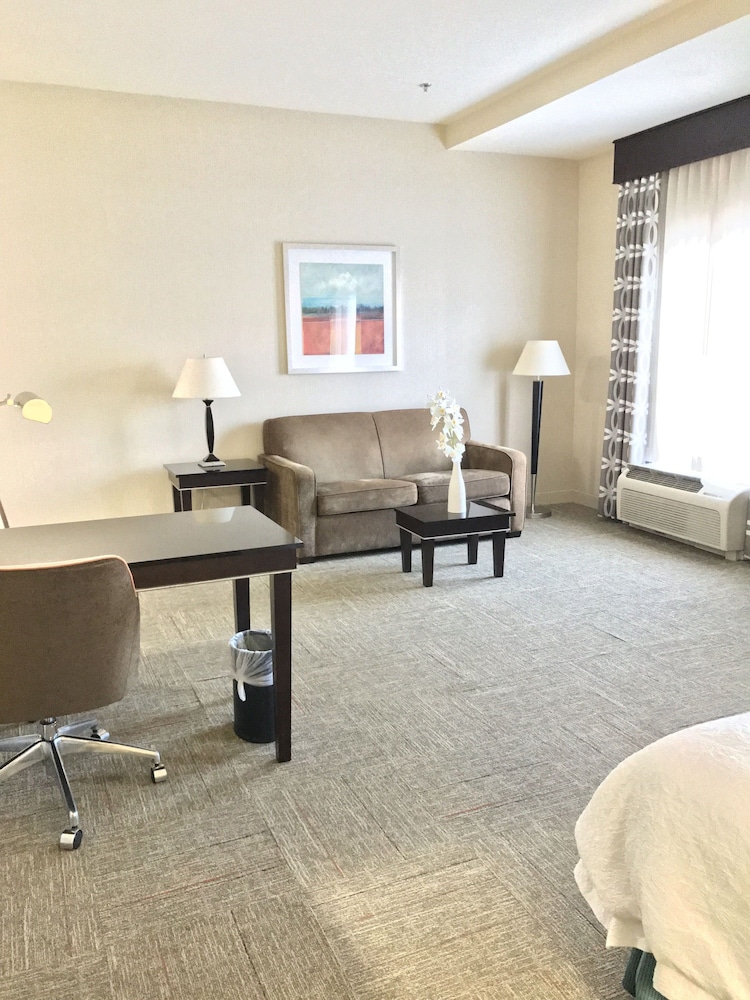 hampton inn and suites las vegas south