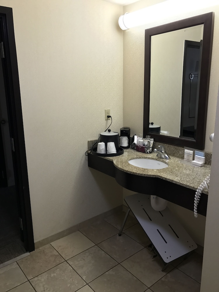 hampton inn and suites las vegas south