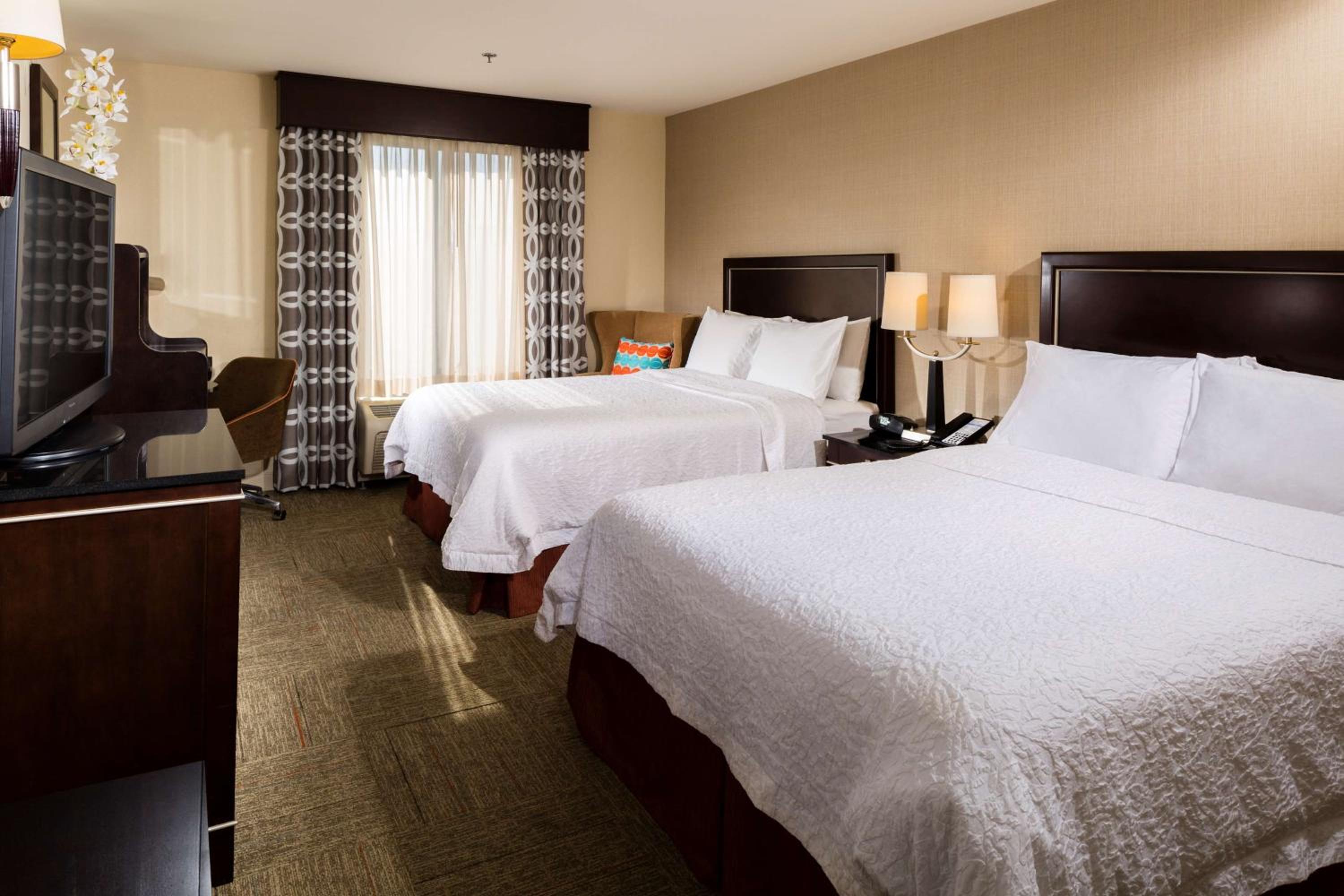 hampton inn and suites las vegas south