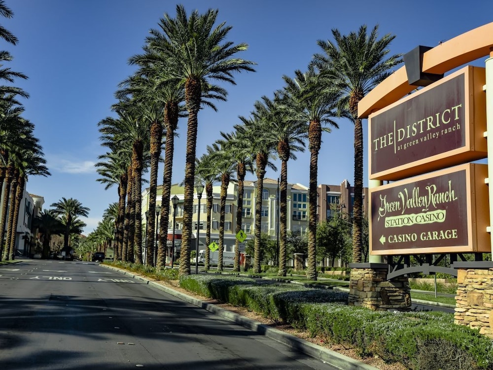 hampton inn and suites las vegas south