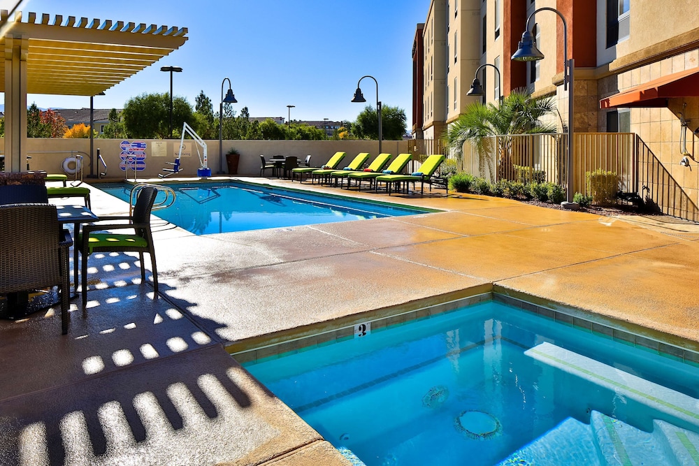 hampton inn and suites las vegas south