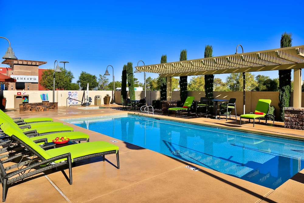hampton inn and suites las vegas south