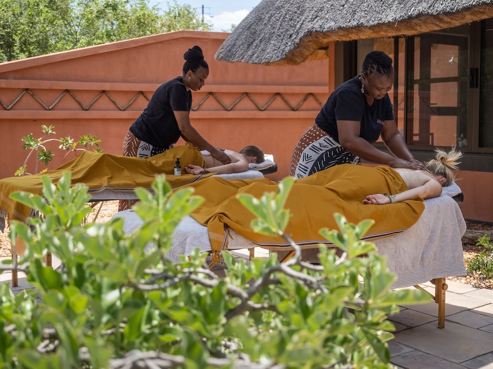 mohlabetsi safari lodge